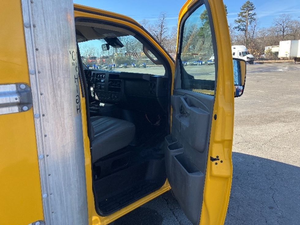 Light Duty Box Truck-Light and Medium Duty Trucks-GMC-2021-Savana G33903-Hot Springs-AR-121,952\n\t\tmiles-$ 23,750 - Image 18