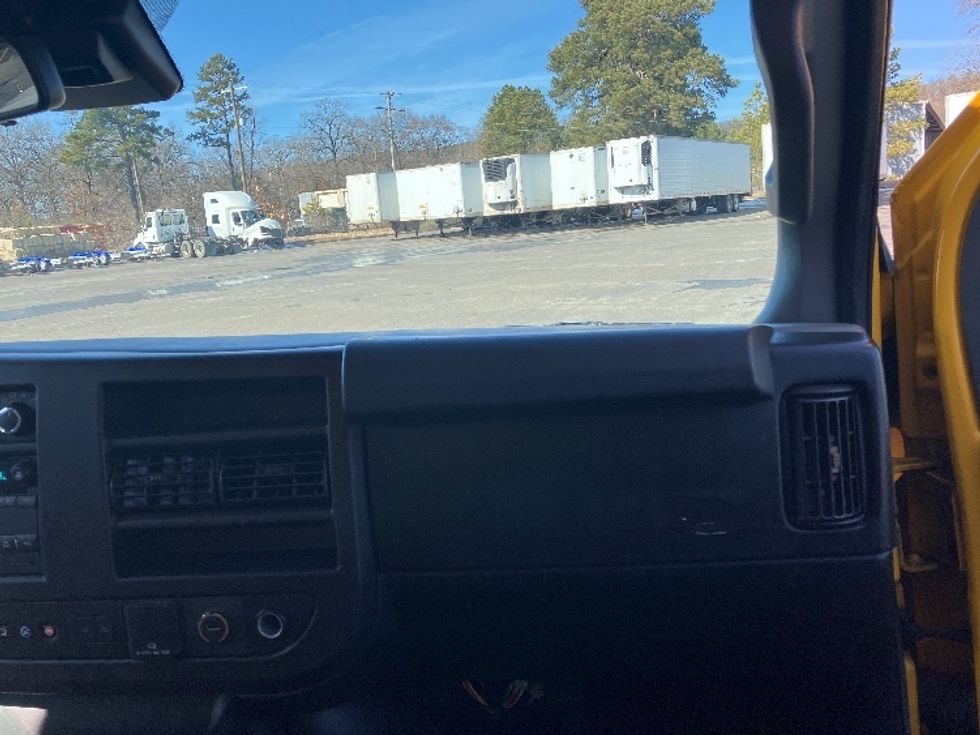 Light Duty Box Truck-Light and Medium Duty Trucks-GMC-2021-Savana G33903-Hot Springs-AR-121,952\n\t\tmiles-$ 23,750 - Image 19