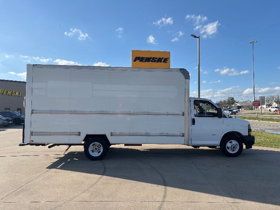 Light Duty Box Truck-Light and Medium Duty Trucks-GMC-2021-Savana G33903-Houston-TX-102,462\n\t\tmiles-$ 29,000 - Image 15