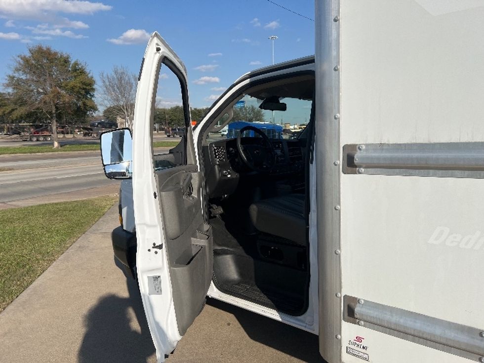 Light Duty Box Truck-Light and Medium Duty Trucks-GMC-2021-Savana G33903-Houston-TX-102,462\n\t\tmiles-$ 29,000 - Image 16
