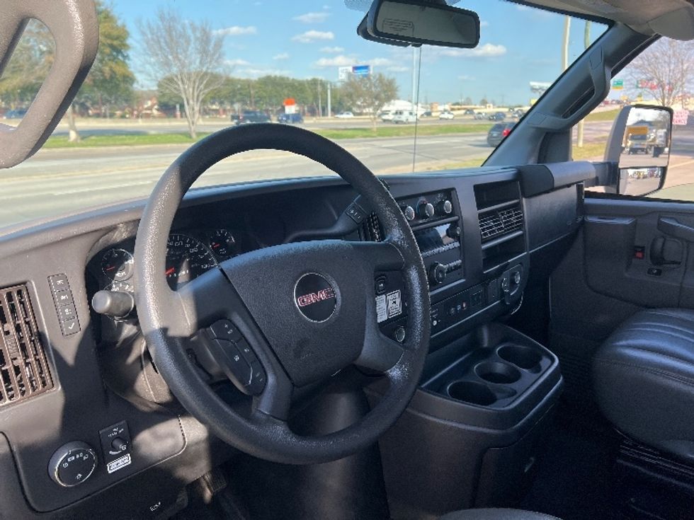 Light Duty Box Truck-Light and Medium Duty Trucks-GMC-2021-Savana G33903-Houston-TX-102,462\n\t\tmiles-$ 29,000 - Image 17