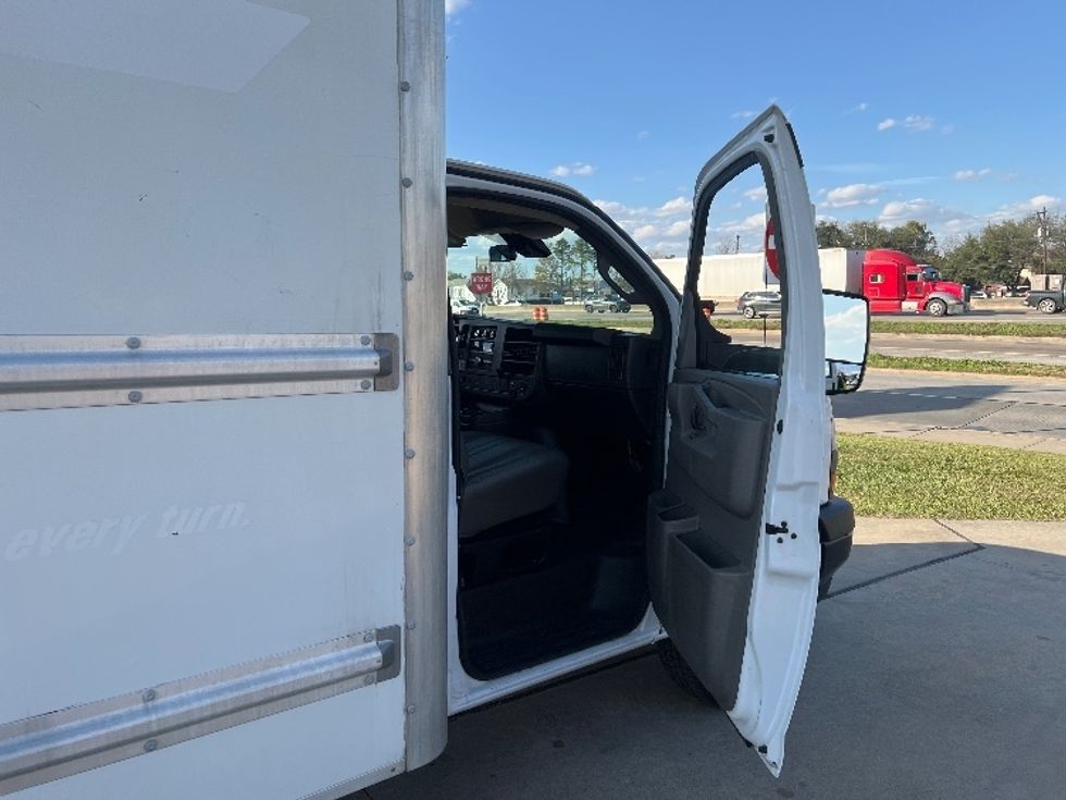 Light Duty Box Truck-Light and Medium Duty Trucks-GMC-2021-Savana G33903-Houston-TX-102,462\n\t\tmiles-$ 29,000 - Image 20