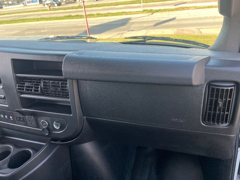 Light Duty Box Truck-Light and Medium Duty Trucks-GMC-2021-Savana G33903-Houston-TX-102,462\n\t\tmiles-$ 29,000 - Image 21