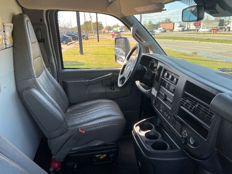 Light Duty Box Truck-Light and Medium Duty Trucks-GMC-2021-Savana G33903-Houston-TX-102,462\n\t\tmiles-$ 29,000 - Image 22