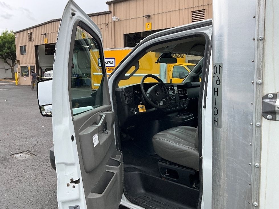 Light Duty Box Truck-Light and Medium Duty Trucks-GMC-2021-Savana G33903-Houston-TX-105,310\n\t\tmiles-$ 29,500 - Image 16