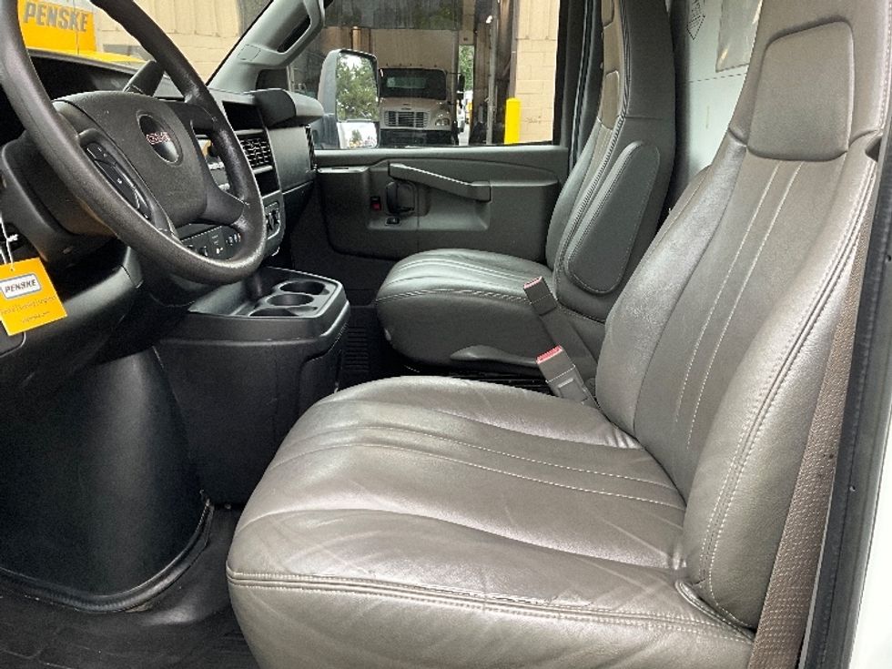 Light Duty Box Truck-Light and Medium Duty Trucks-GMC-2021-Savana G33903-Houston-TX-105,310\n\t\tmiles-$ 29,500 - Image 19