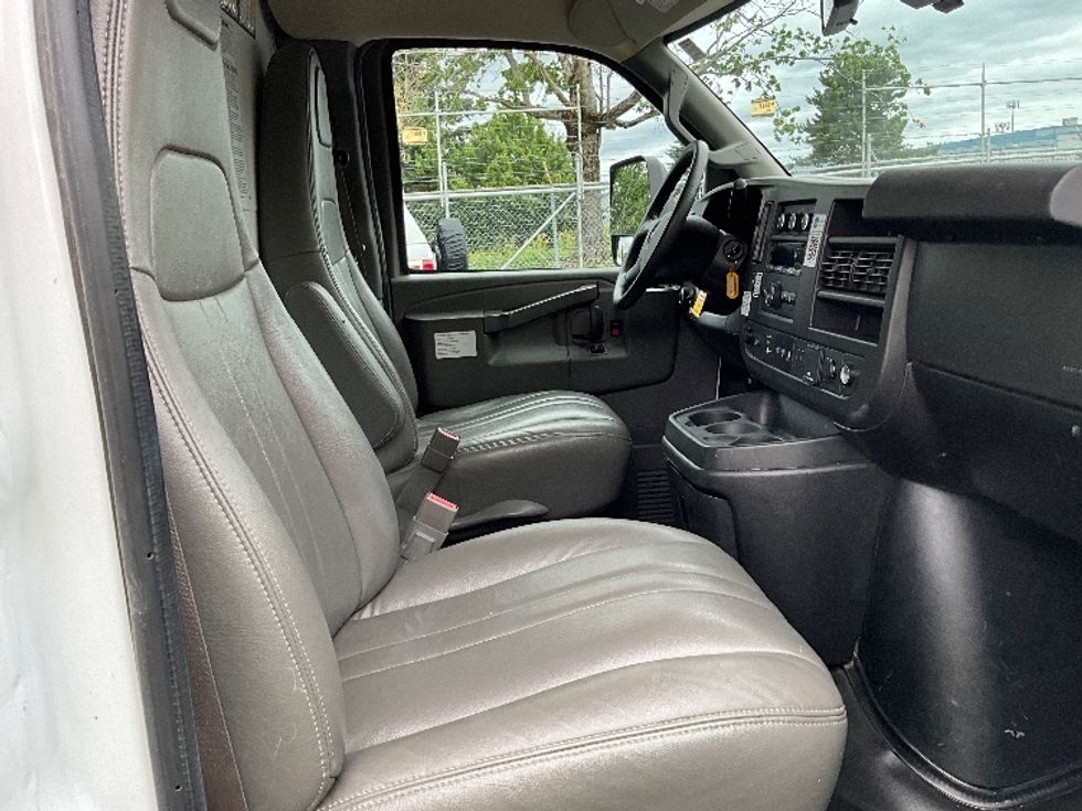 Light Duty Box Truck-Light and Medium Duty Trucks-GMC-2021-Savana G33903-Houston-TX-105,310\n\t\tmiles-$ 29,500 - Image 22