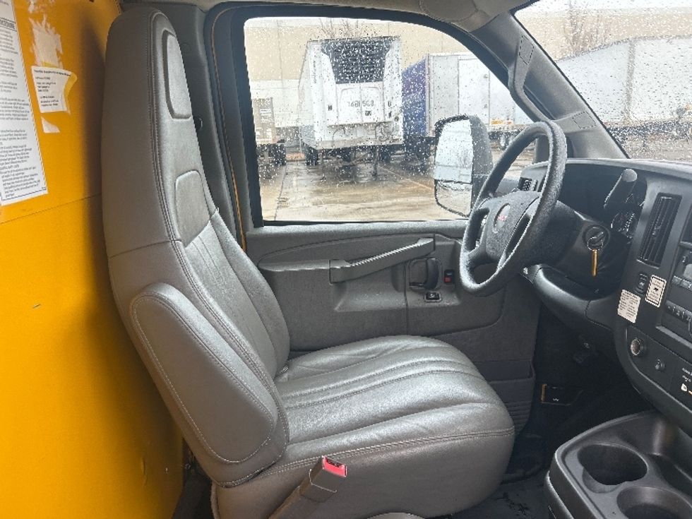 Light Duty Box Truck-Light and Medium Duty Trucks-GMC-2021-Savana G33903-Houston-TX-112,566\n\t\tmiles-$ 25,000 - Image 22