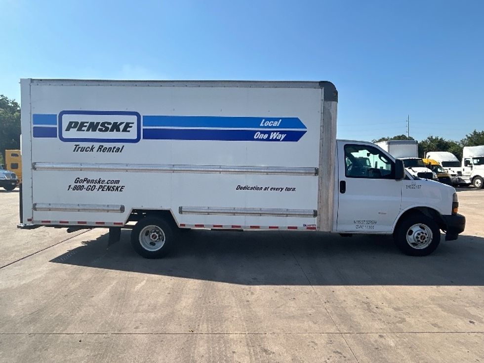 Light Duty Box Truck-Light and Medium Duty Trucks-GMC-2021-Savana G33903-Houston-TX-115,426\n\t\tmiles-$ 26,750 - Image 12