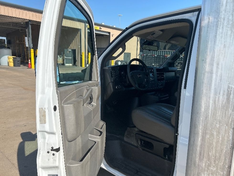Light Duty Box Truck-Light and Medium Duty Trucks-GMC-2021-Savana G33903-Houston-TX-115,426\n\t\tmiles-$ 26,750 - Image 13