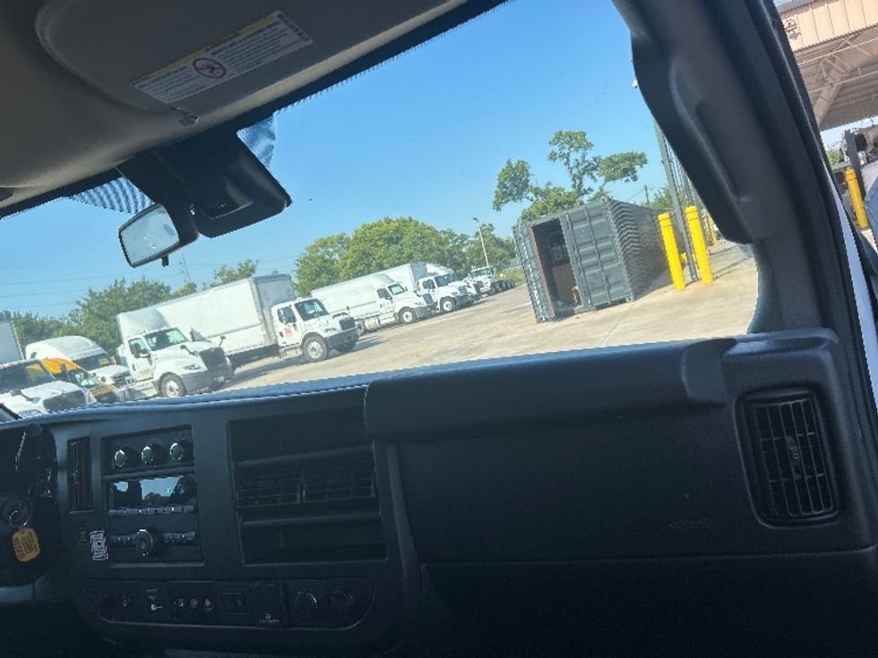 Light Duty Box Truck-Light and Medium Duty Trucks-GMC-2021-Savana G33903-Houston-TX-115,426\n\t\tmiles-$ 26,750 - Image 18