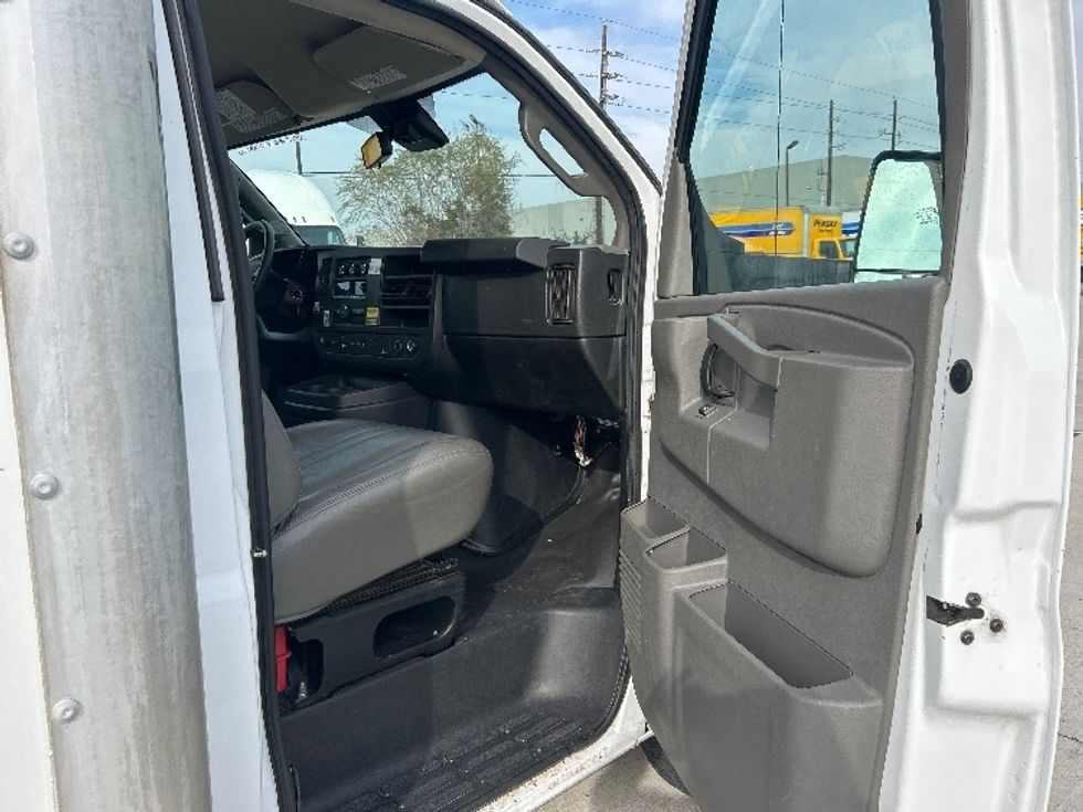 Light Duty Box Truck-Light and Medium Duty Trucks-GMC-2021-Savana G33903-Houston-TX-115,511\n\t\tmiles-$ 27,750 - Image 20