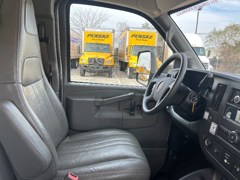 Light Duty Box Truck-Light and Medium Duty Trucks-GMC-2021-Savana G33903-Houston-TX-115,511\n\t\tmiles-$ 27,750 - Image 22