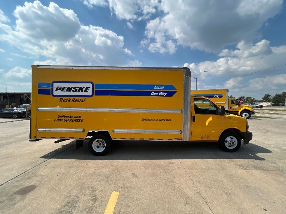 Light Duty Box Truck-Light and Medium Duty Trucks-GMC-2021-Savana G33903-Houston-TX-117,019\n\t\tmiles-$ 22,500 - Image 15