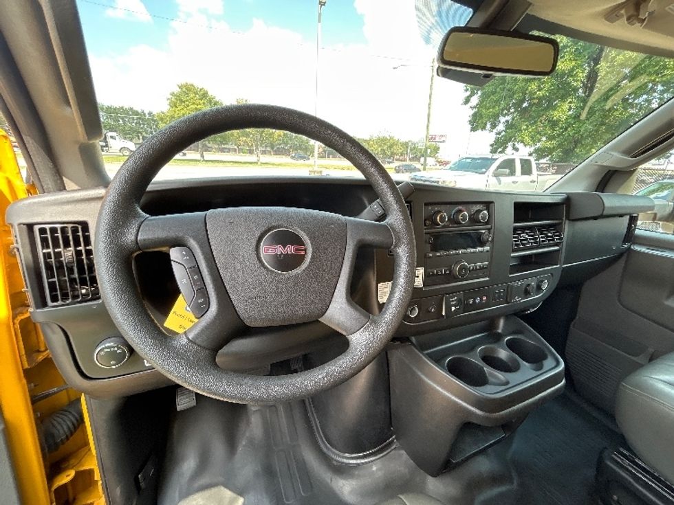 Light Duty Box Truck-Light and Medium Duty Trucks-GMC-2021-Savana G33903-Houston-TX-117,019\n\t\tmiles-$ 22,500 - Image 18