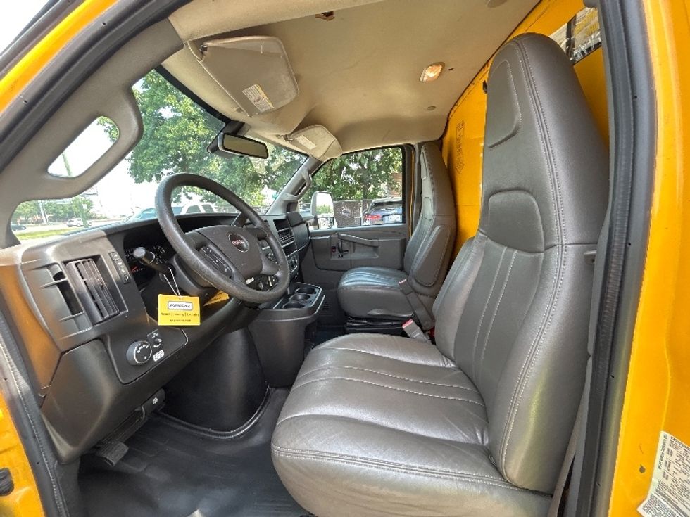 Light Duty Box Truck-Light and Medium Duty Trucks-GMC-2021-Savana G33903-Houston-TX-117,019\n\t\tmiles-$ 22,500 - Image 19