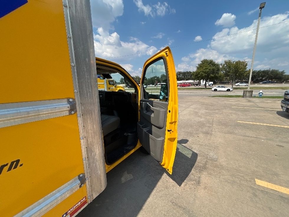 Light Duty Box Truck-Light and Medium Duty Trucks-GMC-2021-Savana G33903-Houston-TX-117,019\n\t\tmiles-$ 22,500 - Image 20