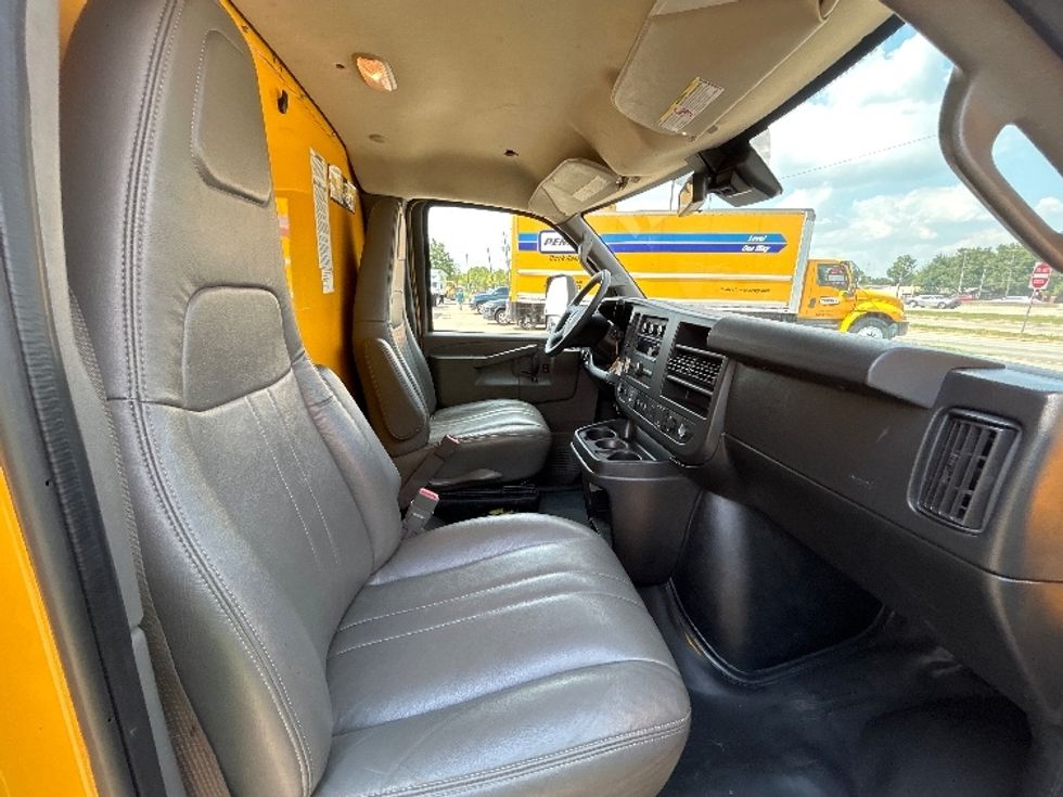 Light Duty Box Truck-Light and Medium Duty Trucks-GMC-2021-Savana G33903-Houston-TX-117,019\n\t\tmiles-$ 22,500 - Image 22