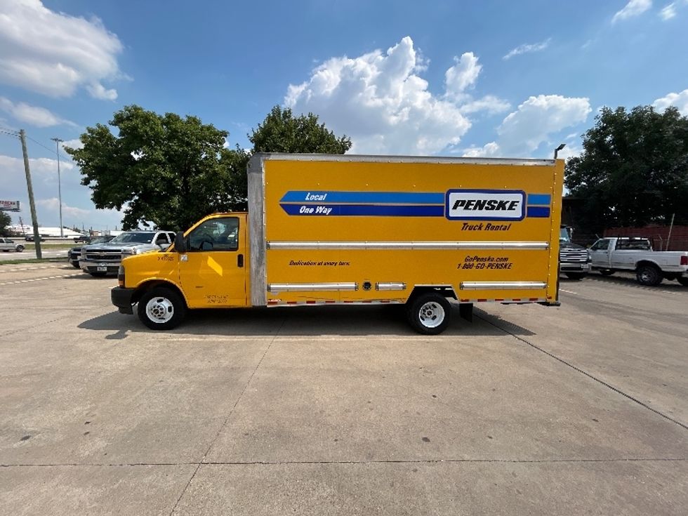 Light Duty Box Truck-Light and Medium Duty Trucks-GMC-2021-Savana G33903-Houston-TX-117,019\n\t\tmiles-$ 22,500 - Image 4