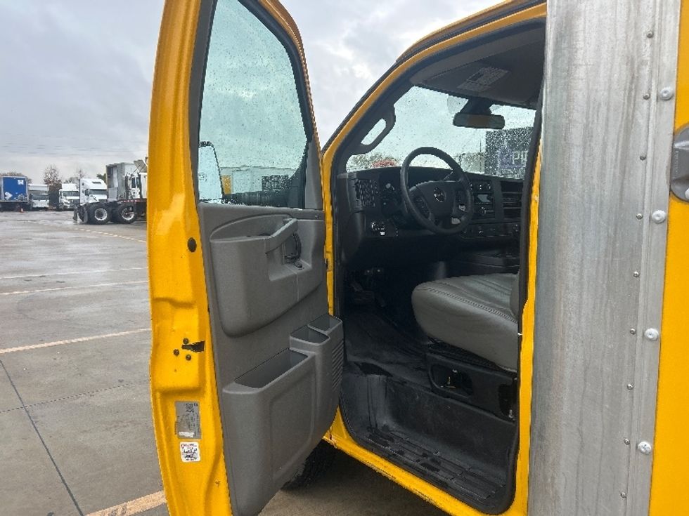 Light Duty Box Truck-Light and Medium Duty Trucks-GMC-2021-Savana G33903-Houston-TX-117,824\n\t\tmiles-$ 24,500 - Image 16