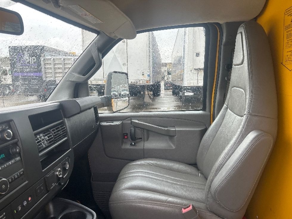 Light Duty Box Truck-Light and Medium Duty Trucks-GMC-2021-Savana G33903-Houston-TX-117,824\n\t\tmiles-$ 24,500 - Image 19