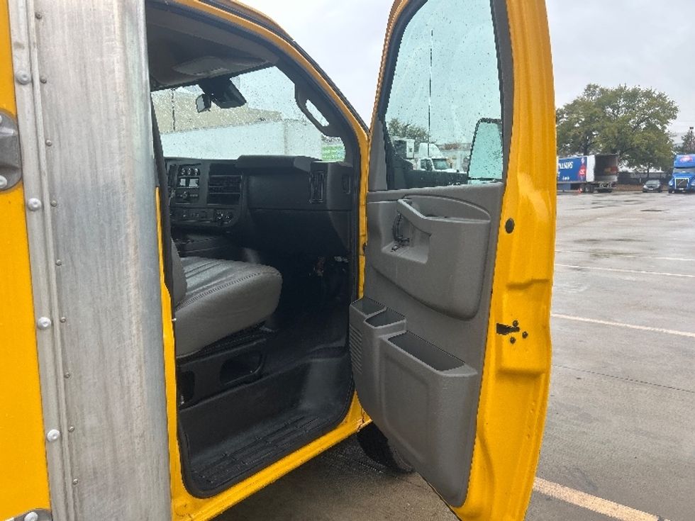 Light Duty Box Truck-Light and Medium Duty Trucks-GMC-2021-Savana G33903-Houston-TX-117,824\n\t\tmiles-$ 24,500 - Image 20
