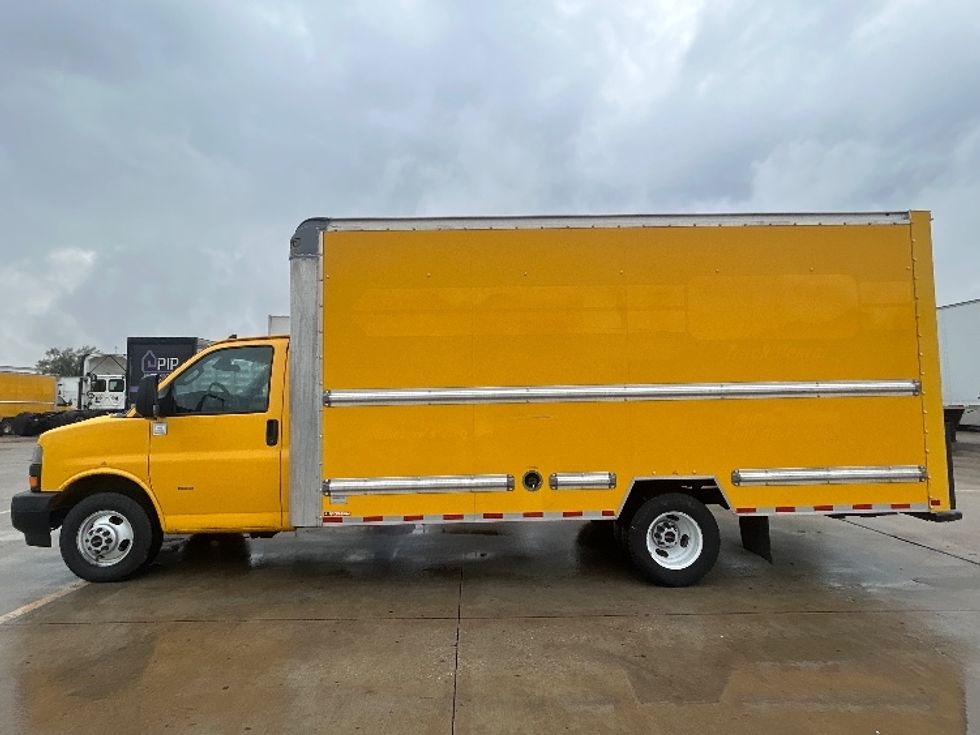 Light Duty Box Truck-Light and Medium Duty Trucks-GMC-2021-Savana G33903-Houston-TX-117,824\n\t\tmiles-$ 24,500 - Image 4