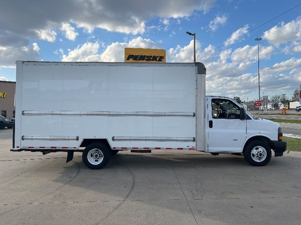 Light Duty Box Truck-Light and Medium Duty Trucks-GMC-2021-Savana G33903-Houston-TX-120,921\n\t\tmiles-$ 27,000 - Image 15