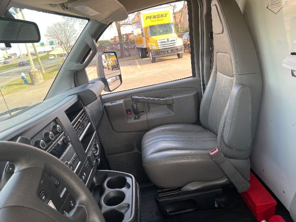 Light Duty Box Truck-Light and Medium Duty Trucks-GMC-2021-Savana G33903-Houston-TX-120,921\n\t\tmiles-$ 27,000 - Image 19