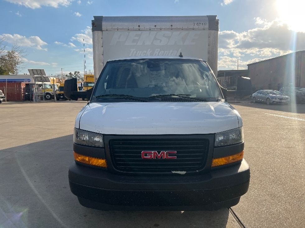 Light Duty Box Truck-Light and Medium Duty Trucks-GMC-2021-Savana G33903-Houston-TX-120,921\n\t\tmiles-$ 27,000 - Image 2
