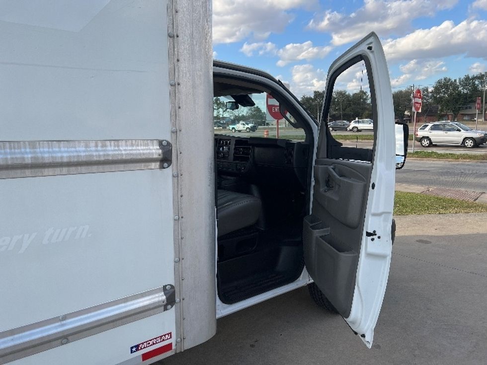 Light Duty Box Truck-Light and Medium Duty Trucks-GMC-2021-Savana G33903-Houston-TX-120,921\n\t\tmiles-$ 27,000 - Image 20