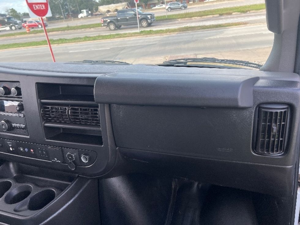 Light Duty Box Truck-Light and Medium Duty Trucks-GMC-2021-Savana G33903-Houston-TX-120,921\n\t\tmiles-$ 27,000 - Image 21