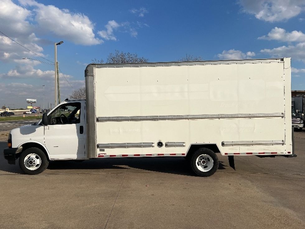 Light Duty Box Truck-Light and Medium Duty Trucks-GMC-2021-Savana G33903-Houston-TX-120,921\n\t\tmiles-$ 27,000 - Image 4