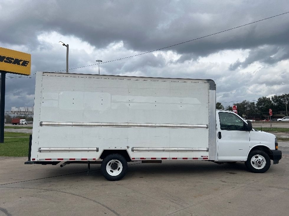 Light Duty Box Truck-Light and Medium Duty Trucks-GMC-2021-Savana G33903-Houston-TX-86,268\n\t\tmiles-$ 31,000 - Image 15
