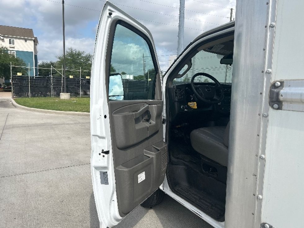 Light Duty Box Truck-Light and Medium Duty Trucks-GMC-2021-Savana G33903-Houston-TX-86,268\n\t\tmiles-$ 31,000 - Image 16