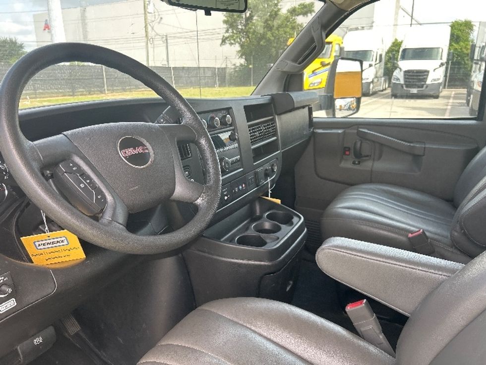 Light Duty Box Truck-Light and Medium Duty Trucks-GMC-2021-Savana G33903-Houston-TX-86,268\n\t\tmiles-$ 31,000 - Image 17