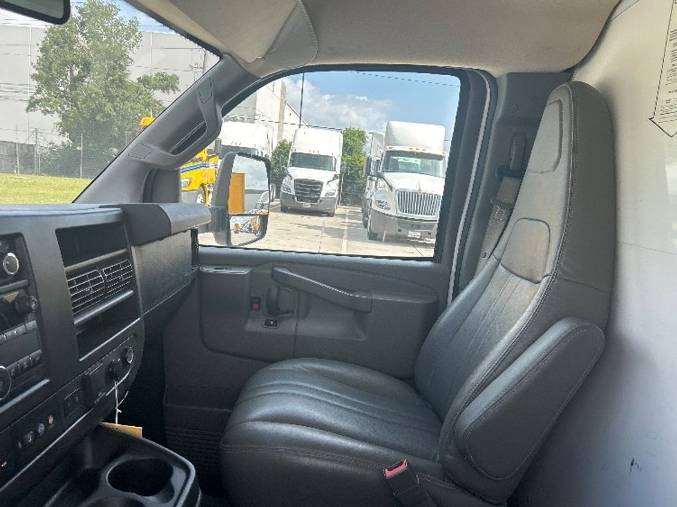 Light Duty Box Truck-Light and Medium Duty Trucks-GMC-2021-Savana G33903-Houston-TX-86,268\n\t\tmiles-$ 31,000 - Image 19