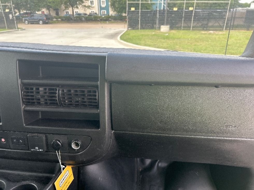 Light Duty Box Truck-Light and Medium Duty Trucks-GMC-2021-Savana G33903-Houston-TX-86,268\n\t\tmiles-$ 31,000 - Image 21