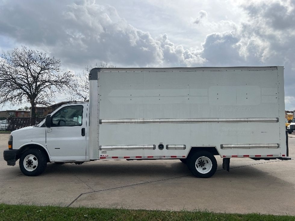 Light Duty Box Truck-Light and Medium Duty Trucks-GMC-2021-Savana G33903-Houston-TX-86,268\n\t\tmiles-$ 31,000 - Image 4