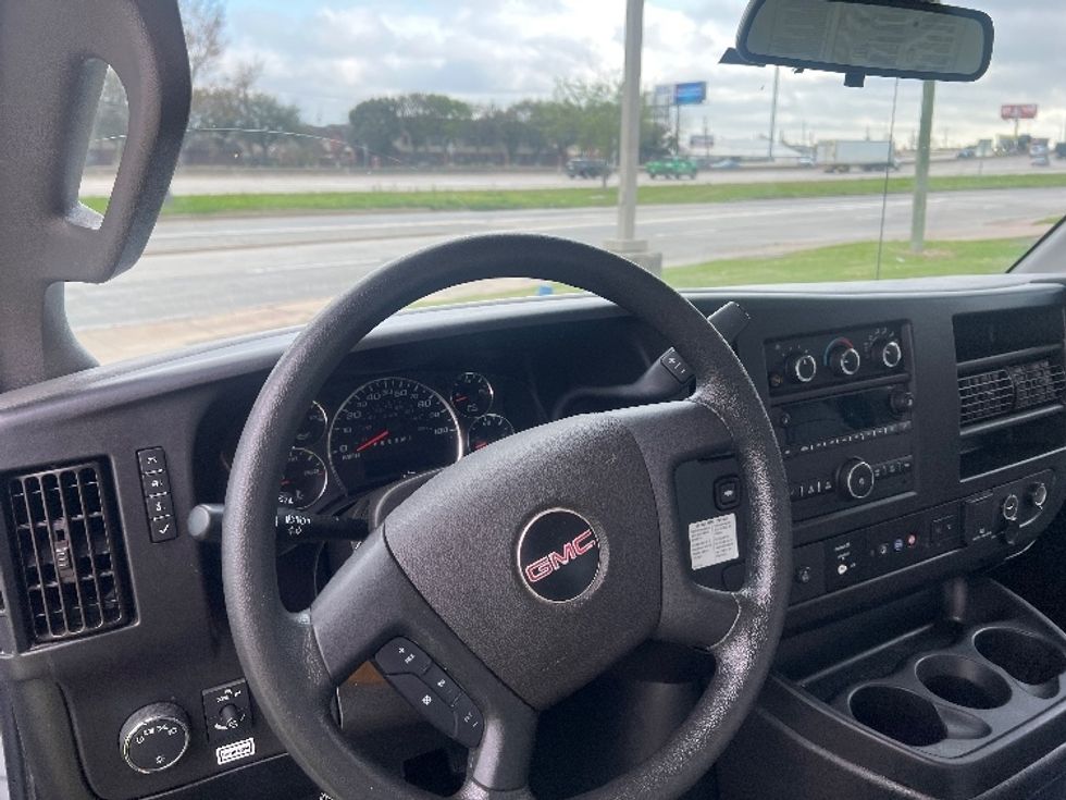 Light Duty Box Truck-Light and Medium Duty Trucks-GMC-2021-Savana G33903-Houston-TX-89,843\n\t\tmiles-$ 30,500 - Image 17