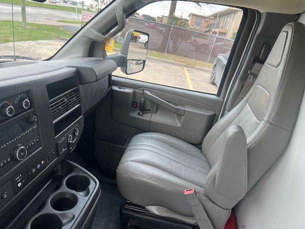 Light Duty Box Truck-Light and Medium Duty Trucks-GMC-2021-Savana G33903-Houston-TX-89,843\n\t\tmiles-$ 30,500 - Image 19