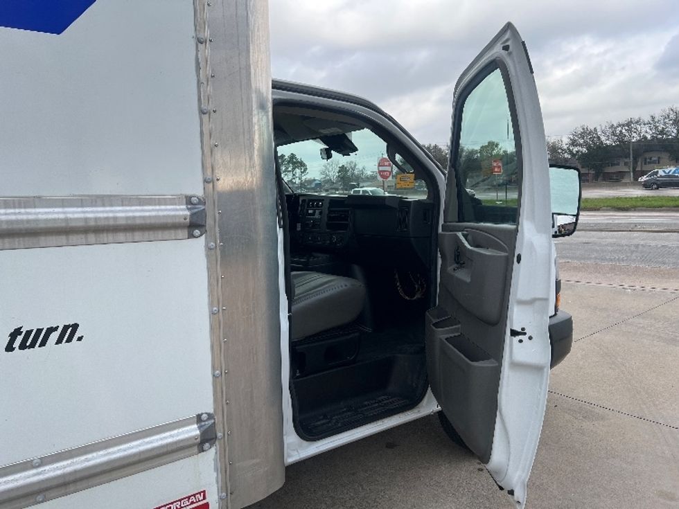 Light Duty Box Truck-Light and Medium Duty Trucks-GMC-2021-Savana G33903-Houston-TX-89,843\n\t\tmiles-$ 30,500 - Image 20