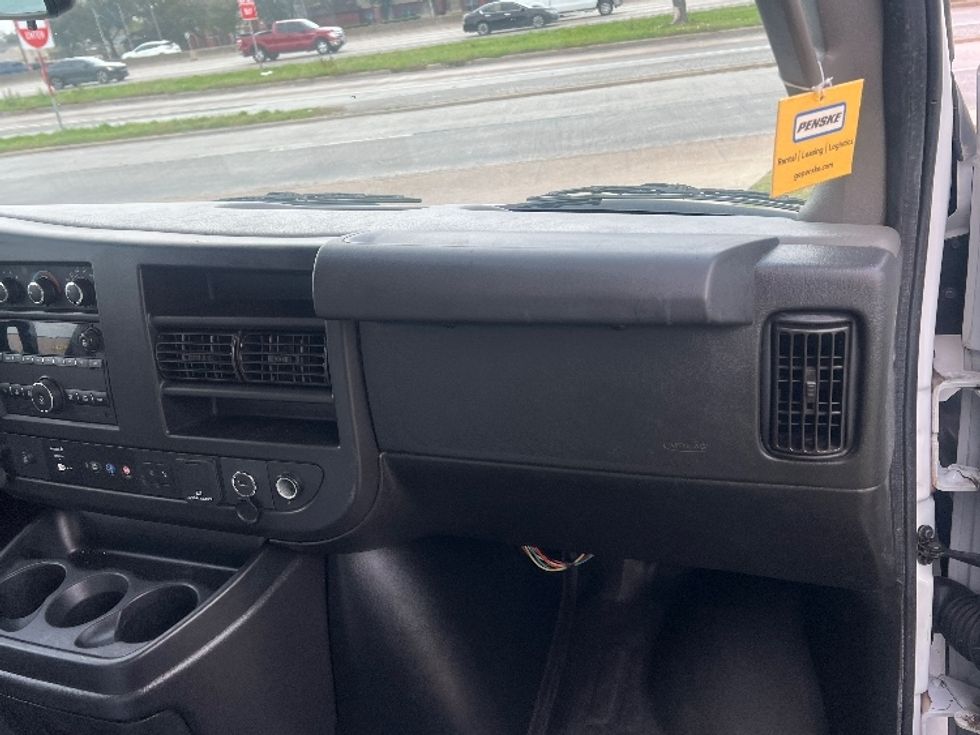 Light Duty Box Truck-Light and Medium Duty Trucks-GMC-2021-Savana G33903-Houston-TX-89,843\n\t\tmiles-$ 30,500 - Image 21