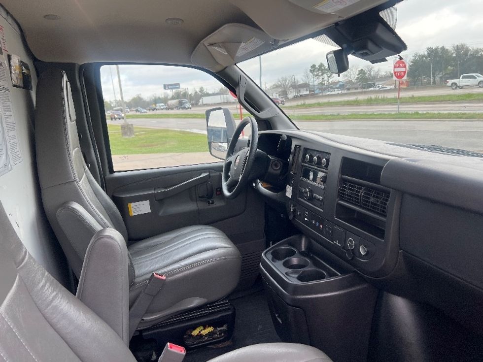 Light Duty Box Truck-Light and Medium Duty Trucks-GMC-2021-Savana G33903-Houston-TX-89,843\n\t\tmiles-$ 30,500 - Image 22