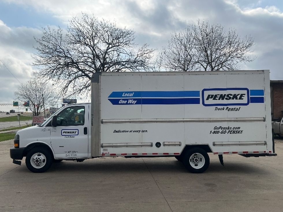 Light Duty Box Truck-Light and Medium Duty Trucks-GMC-2021-Savana G33903-Houston-TX-89,843\n\t\tmiles-$ 30,500 - Image 4