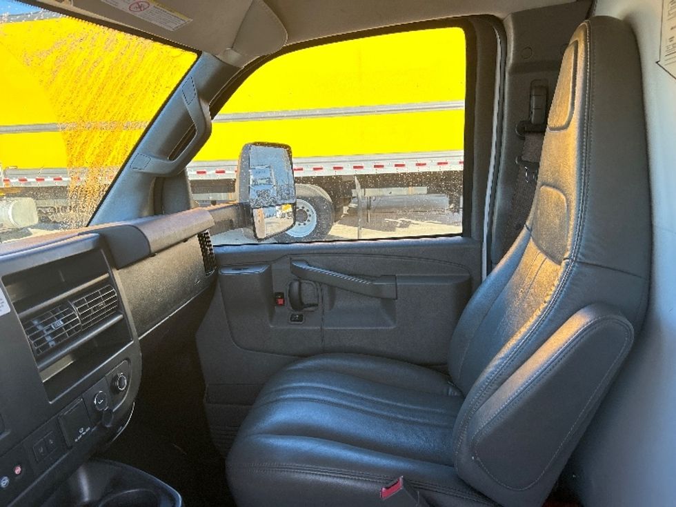 Light Duty Box Truck-Light and Medium Duty Trucks-GMC-2021-Savana G33903-Houston-TX-93,823\n\t\tmiles-$ 30,000 - Image 19