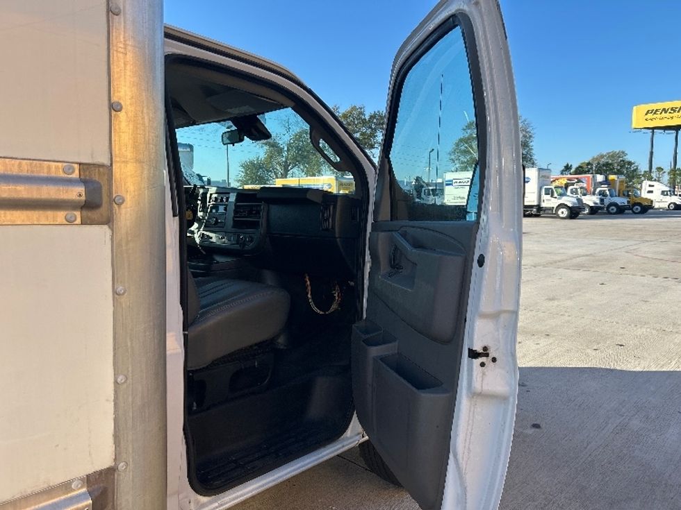 Light Duty Box Truck-Light and Medium Duty Trucks-GMC-2021-Savana G33903-Houston-TX-93,823\n\t\tmiles-$ 30,000 - Image 20