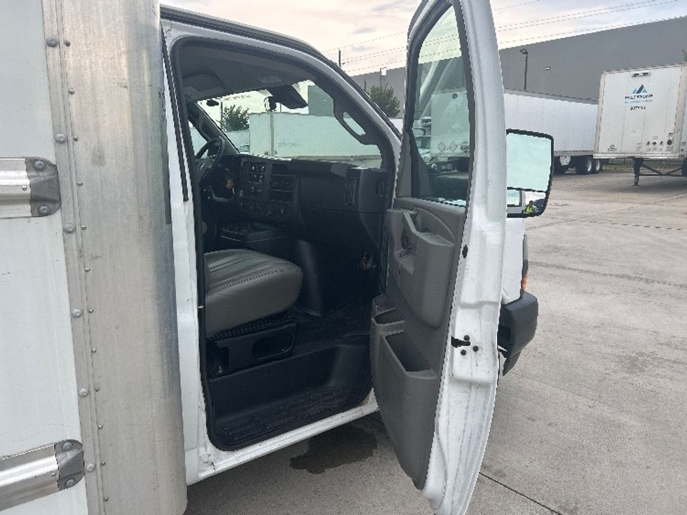 Light Duty Box Truck-Light and Medium Duty Trucks-GMC-2021-Savana G33903-Houston-TX-96,272\n\t\tmiles-$ 29,750 - Image 20
