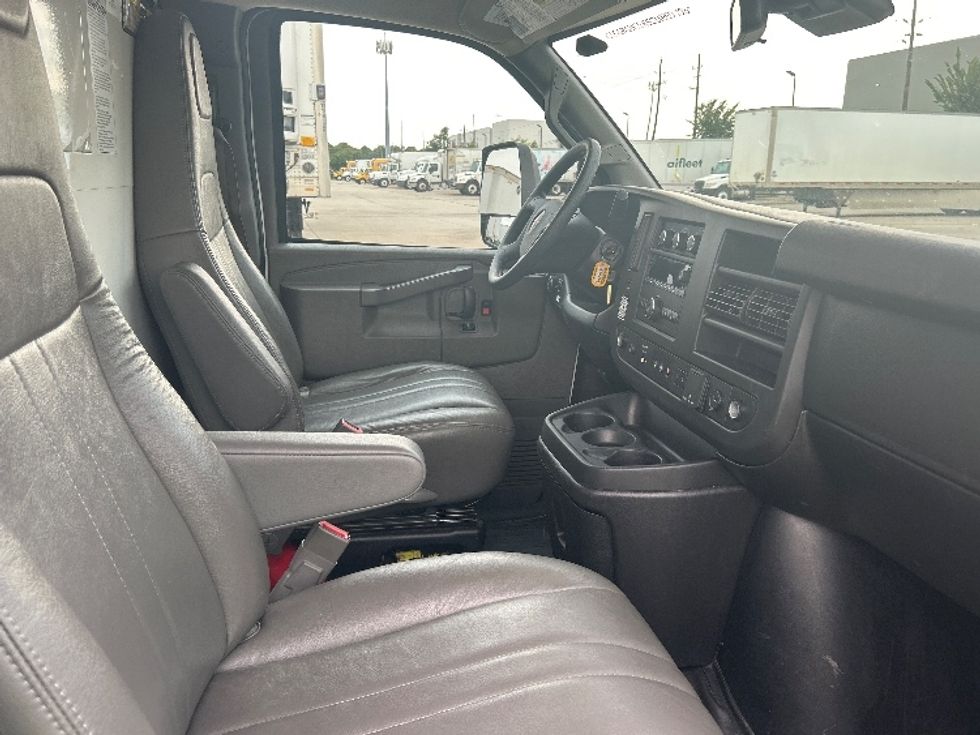 Light Duty Box Truck-Light and Medium Duty Trucks-GMC-2021-Savana G33903-Houston-TX-96,272\n\t\tmiles-$ 29,750 - Image 22