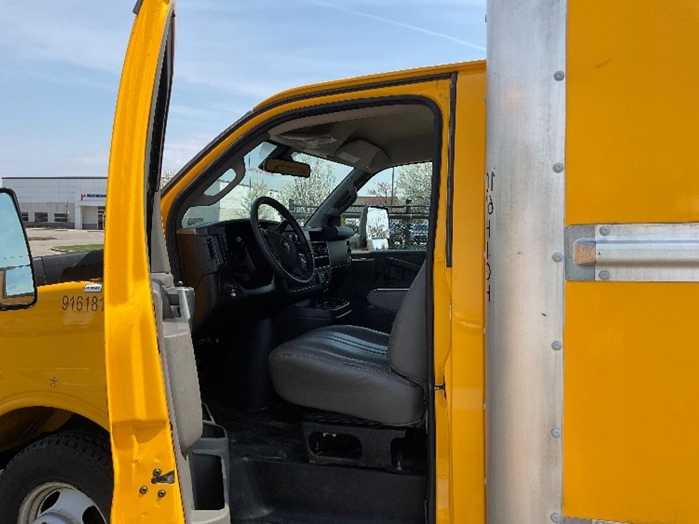 Light Duty Box Truck-Light and Medium Duty Trucks-GMC-2021-Savana G33903-Houston-TX-98,284\n\t\tmiles-$ 26,000 - Image 15